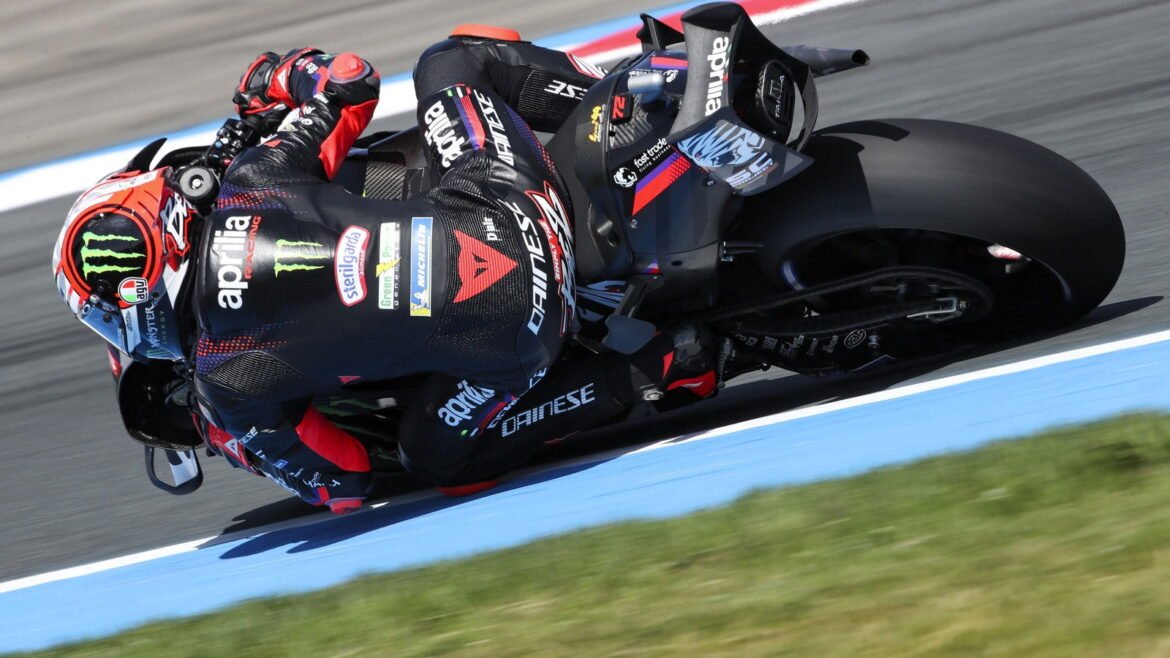 Marco Bezzecchi lidera o Q1 em Assen uma semana após a suspensão do MotoGP, enquanto Marc Márquez sofre uma queda.