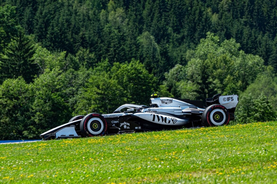 Mercedes se destaca nos treinos e novidades agitam a Áustria