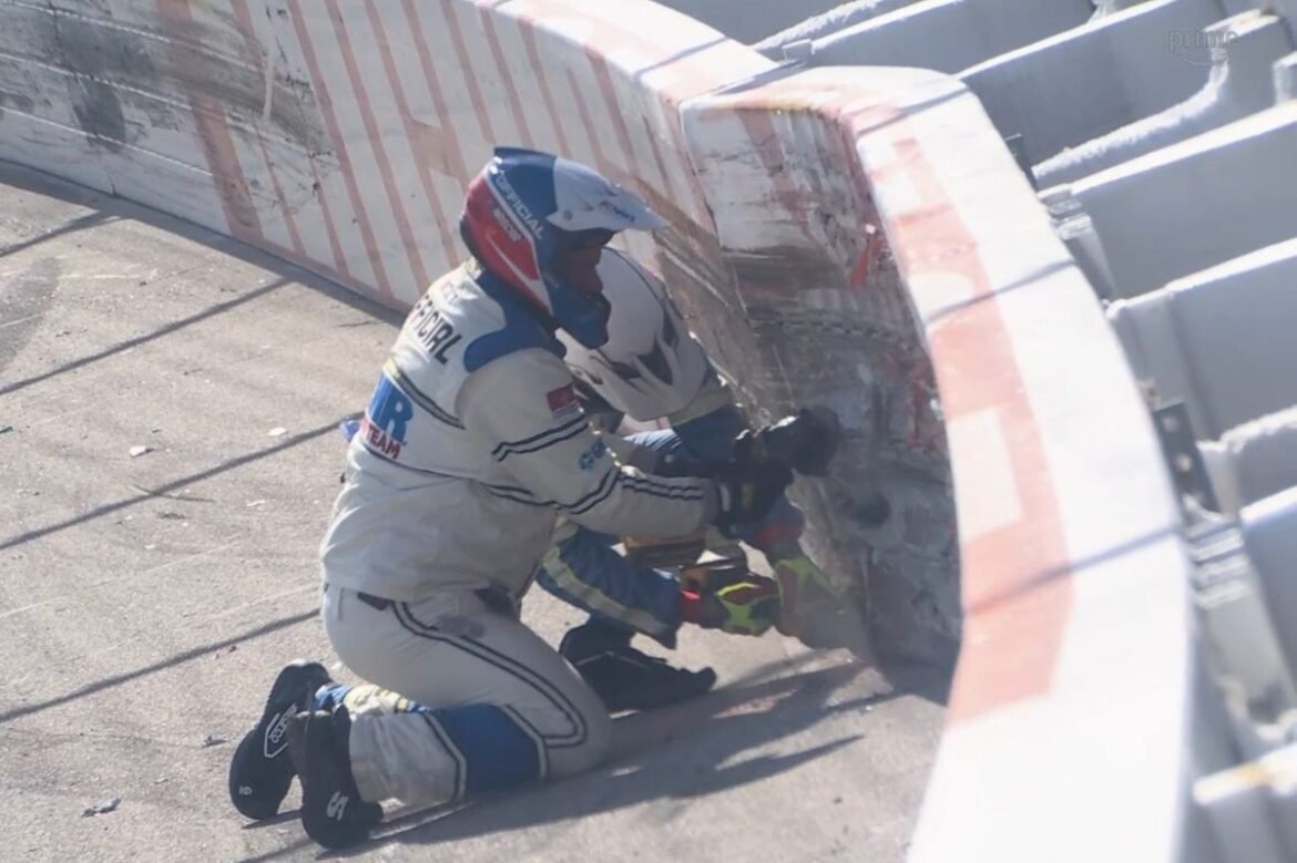 NASCAR interrompe corrida em Michigan para consertar parede após violento acidente entre Elliott e Bell
