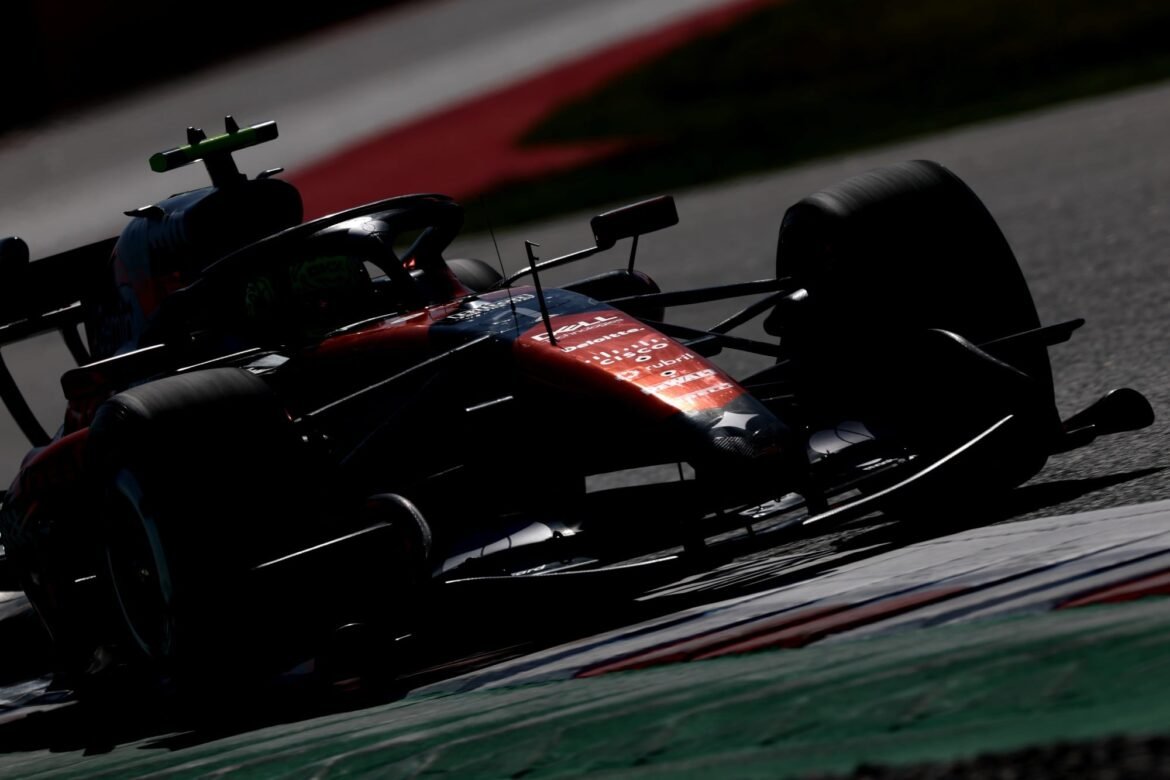 Norris se destaca em treino livre e posiciona McLaren como uma das favoritas em Barcelona.
