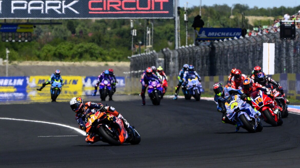 Pedro Acosta levanta "interrogação" sobre o desempenho da KTM no MotoGP em Balaton Park.