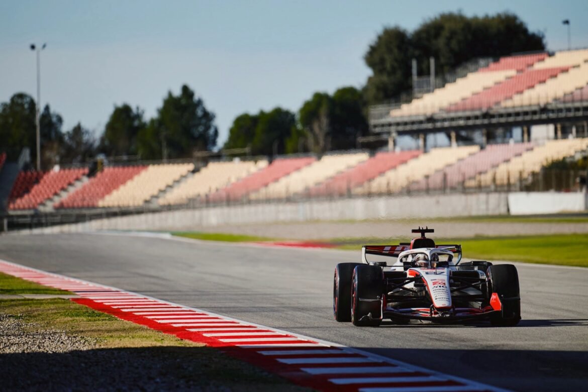 Preparativos para o GP de Barcelona são impactados por atrasos na partida de Mônaco.
