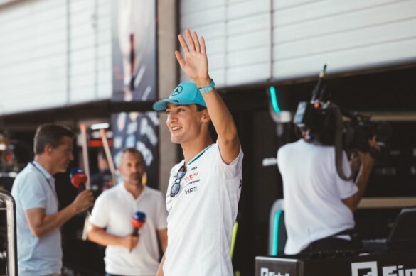 Russell assegura continuidade na Mercedes até 2027.