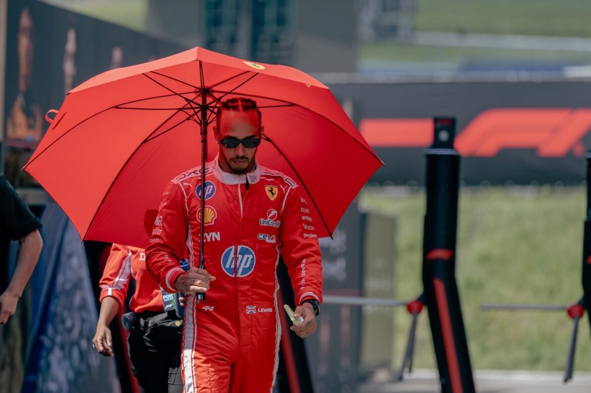 Russell celebra conquista e destaca Hamilton como "grande desafio" na corrida pelo título.