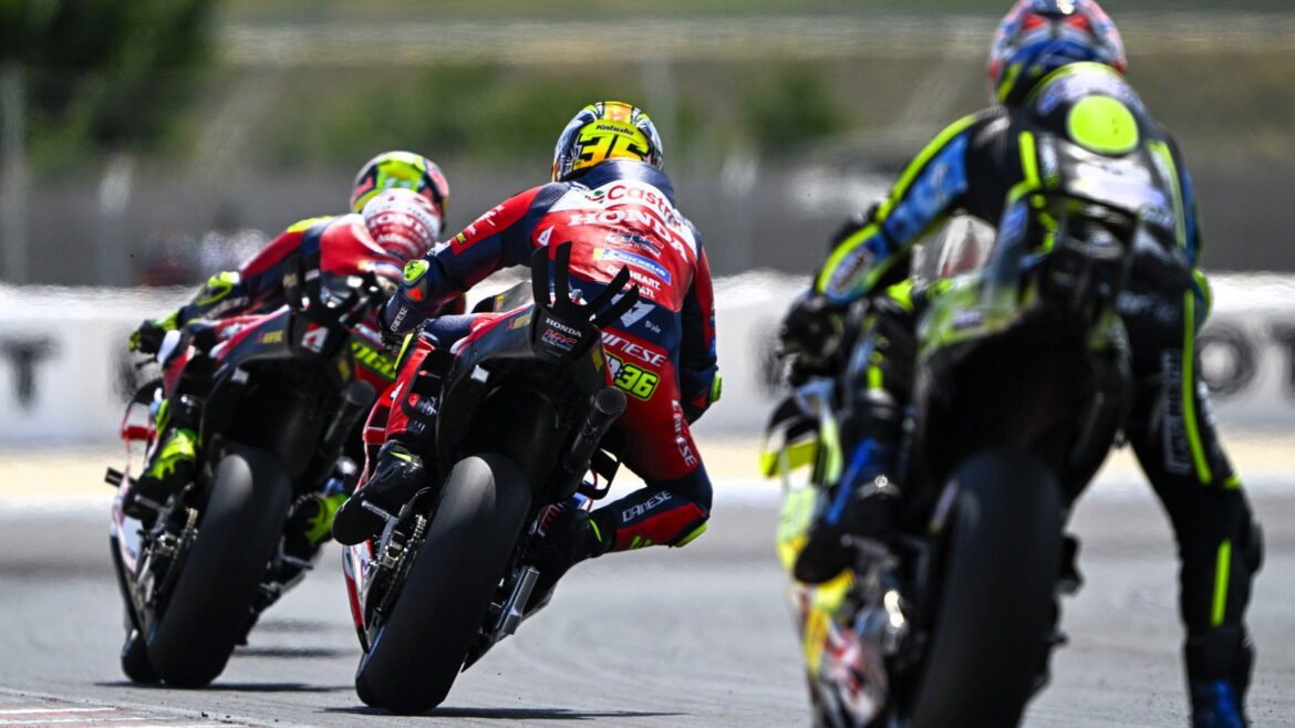 Saída de um piloto da Honda no MotoGP da Hungria relacionada a outra colisão na Curva 1
