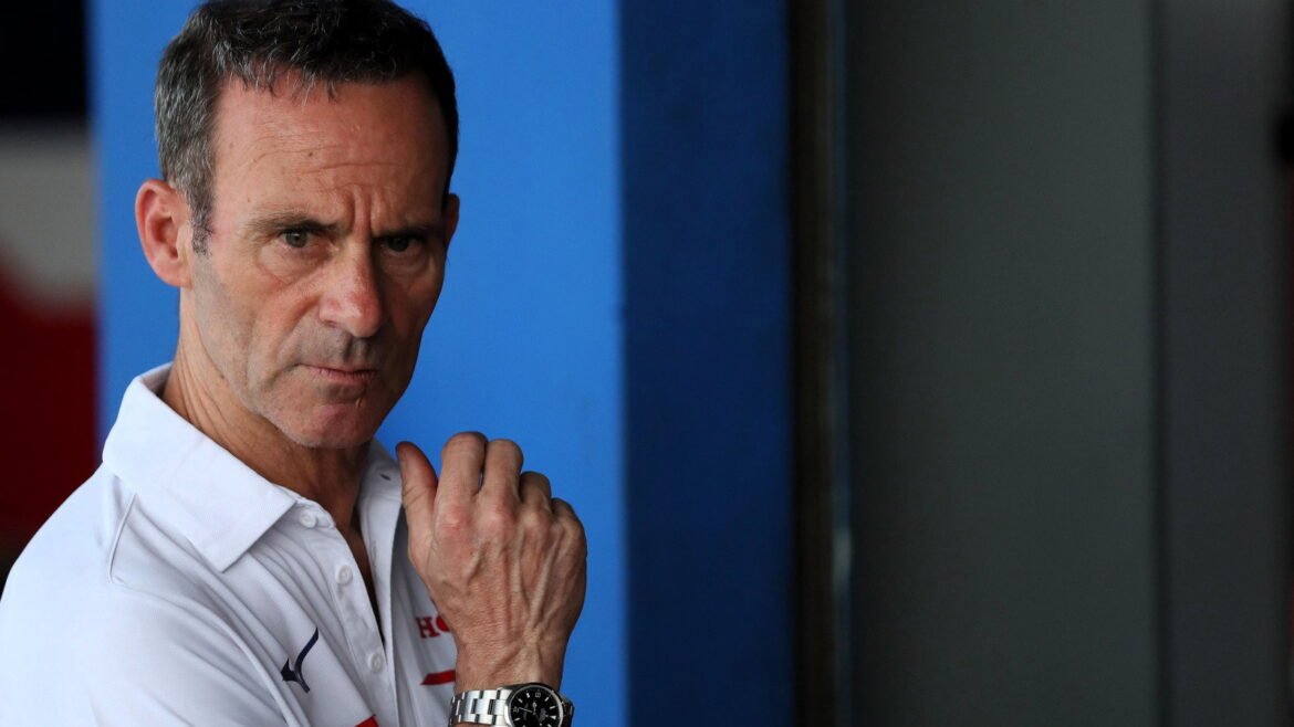 Substituto de Alberto Puig na MotoGP 2027 é confirmado pela Honda