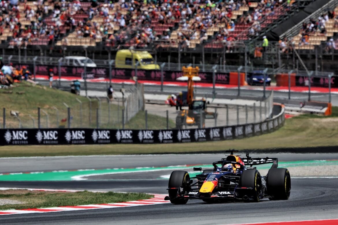 Verstappen finaliza treinos fora do top-3 e exige melhorias na Red Bull em Barcelona.