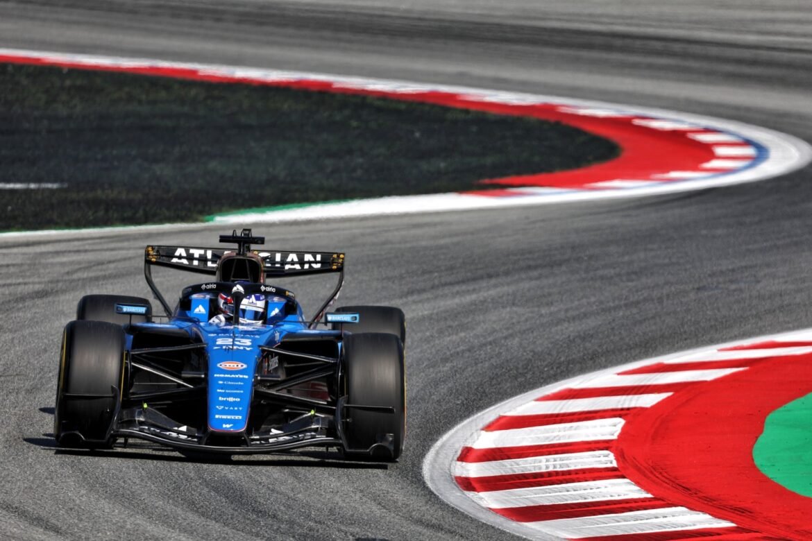Vowles acredita que Albon e Sainz continuarão na Williams até 2027.