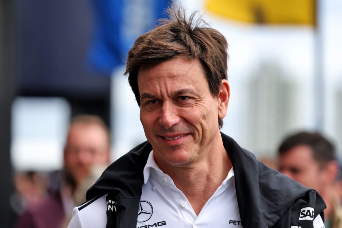Wolff fica impressionado com a velocidade de progresso da Ferrari.