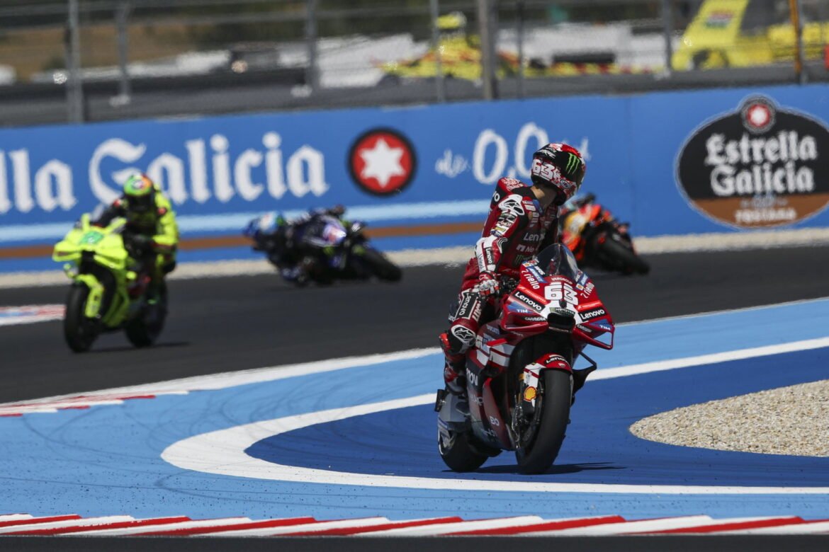 ‘É como uma minigun’ - Pecco Bagnaia critica o desmanche da pista do MotoGP da Hungria