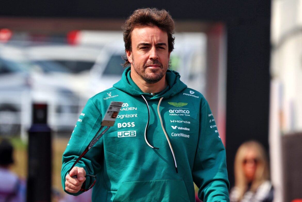 Alonso ressalta a colaboração entre Aston Martin e Honda.