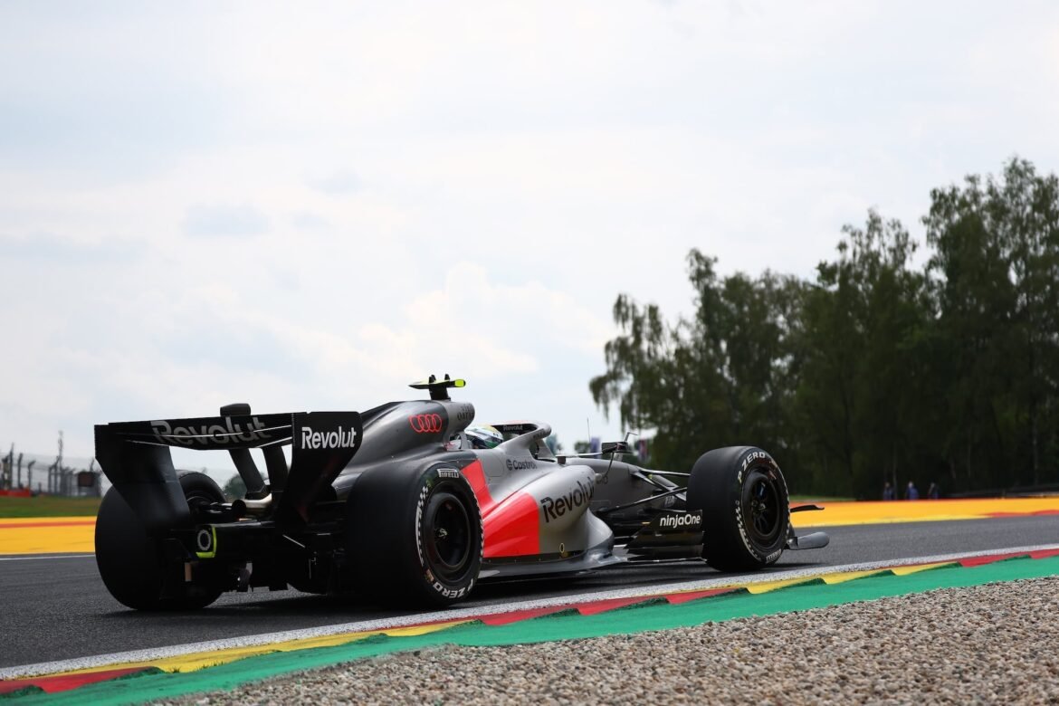 Antonelli em primeiro, Norris recebe penalização e Gasly se acidenta.