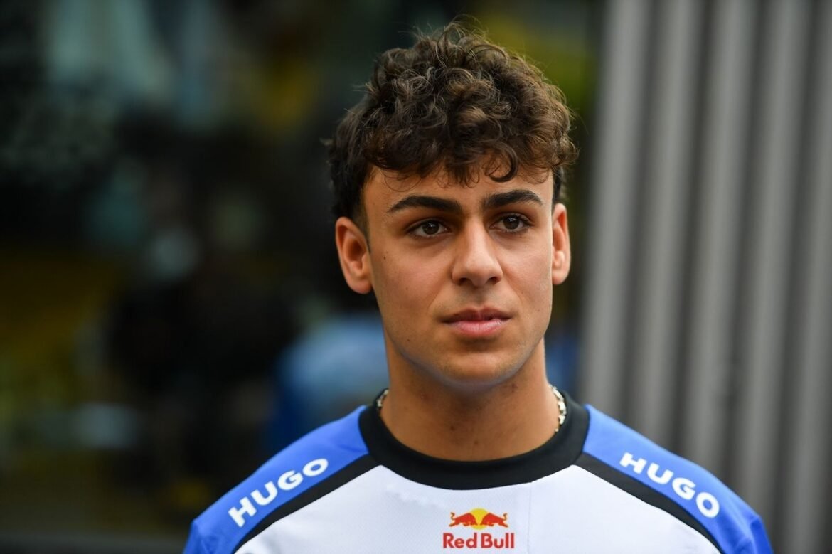 Arvid Lindblad divulga atualização sobre teste de direção antes do GP da Bélgica de F1
