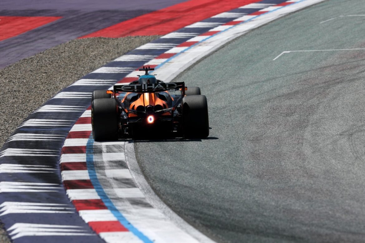 Brown esclarece por que a McLaren ainda não adotou a atualização do motor Mercedes.