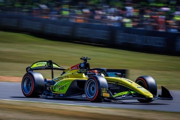 Câmara brilha no final e conquista a pole position na Bélgica.