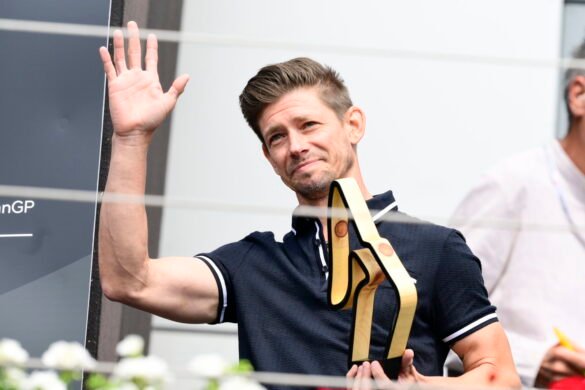 Campeão da MotoGP, Casey Stoner, revela nova cirurgia para lesão na coluna de 20 anos.
