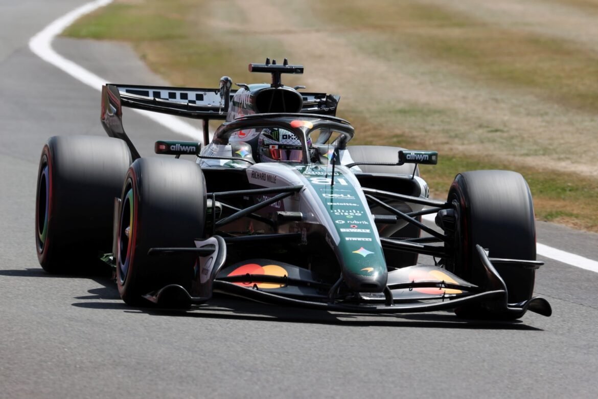 Comissários chamam dois pilotos adicionais após a classificação em Silverstone.