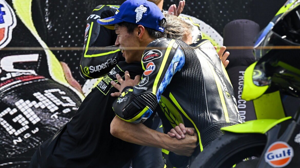 Davide Brivio destaca Ai Ogura como um dos "melhores pilotos com quem trabalhei" na MotoGP.