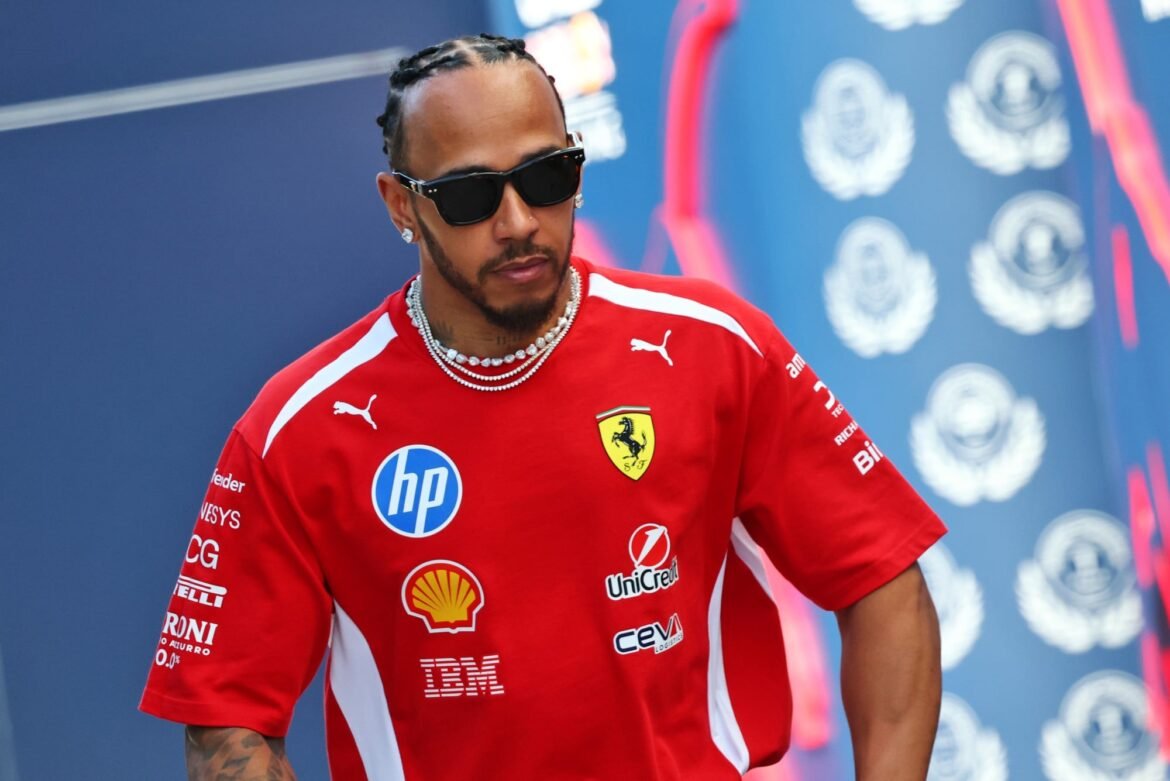 F1: Antigo chefe da Alpine afirma que Hamilton é o último a chegar ao paddock: "Ele aguarda os fotógrafos"