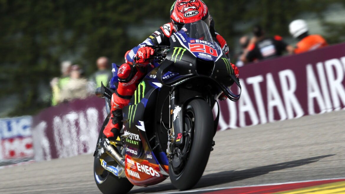 Fabio Quartararo comenta sobre a velocidade de qualificação da Yamaha na MotoGP e as dificuldades nas corridas.