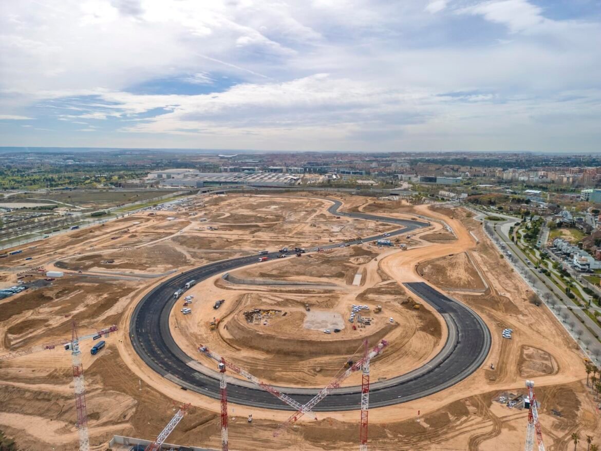 Hamilton e Leclerc elogiam o circuito de Madri após dia de gravações.