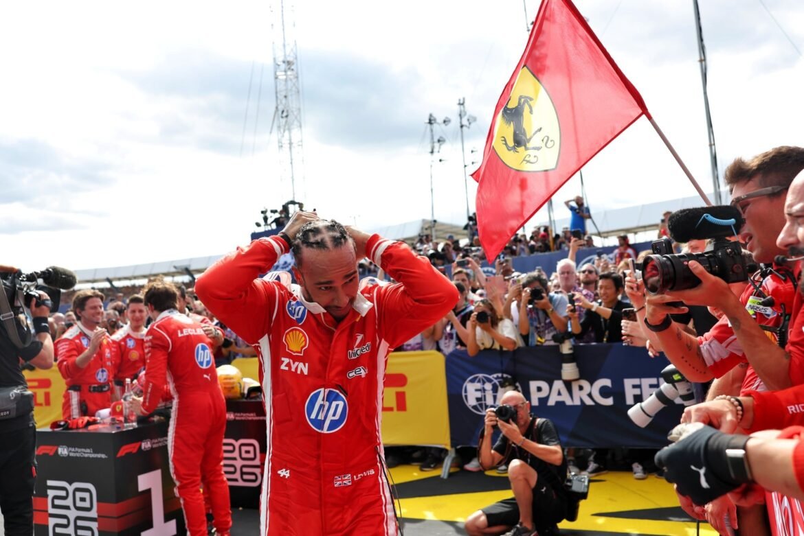 Hamilton esclarece falha que resultou em queima de largada no GP da Inglaterra.