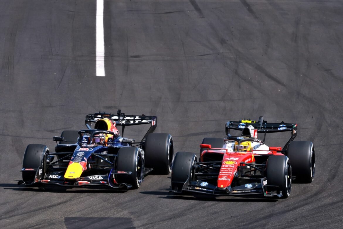 Hamilton pede desculpas no rádio por ter perdido a posição para Verstappen no GP da Hungria.