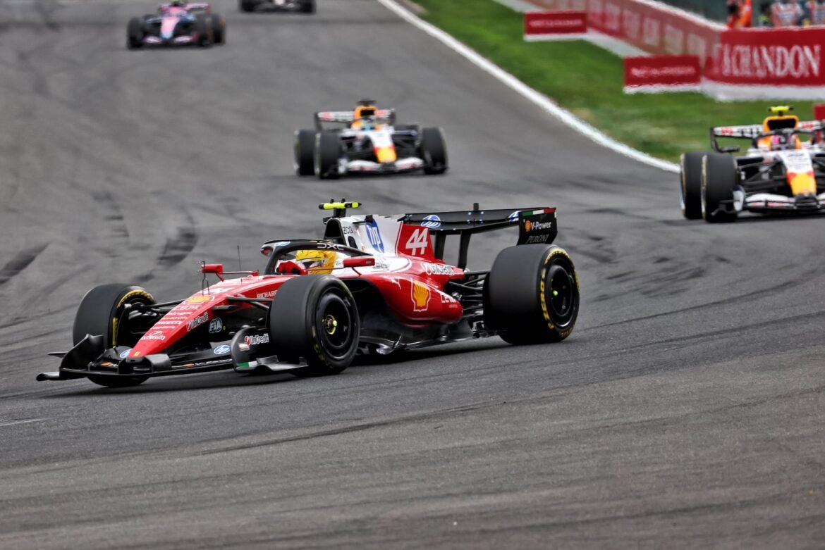 Hamilton permanece na quarta posição após a investigação da FIA.