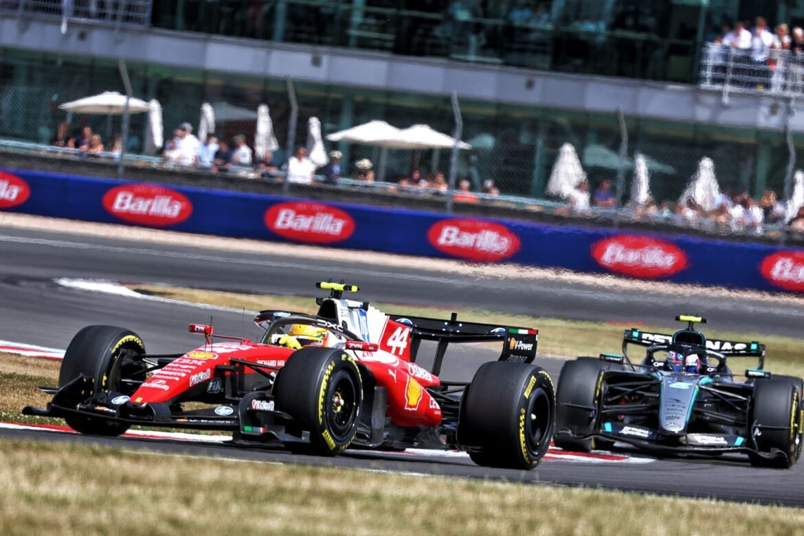 Hamilton reconhece falha após perder ritmo em Silverstone
