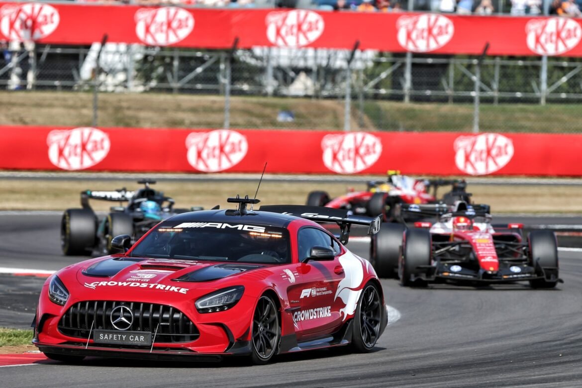 Hamilton solicita alterações para prevenir finais de corrida sob o safety car.