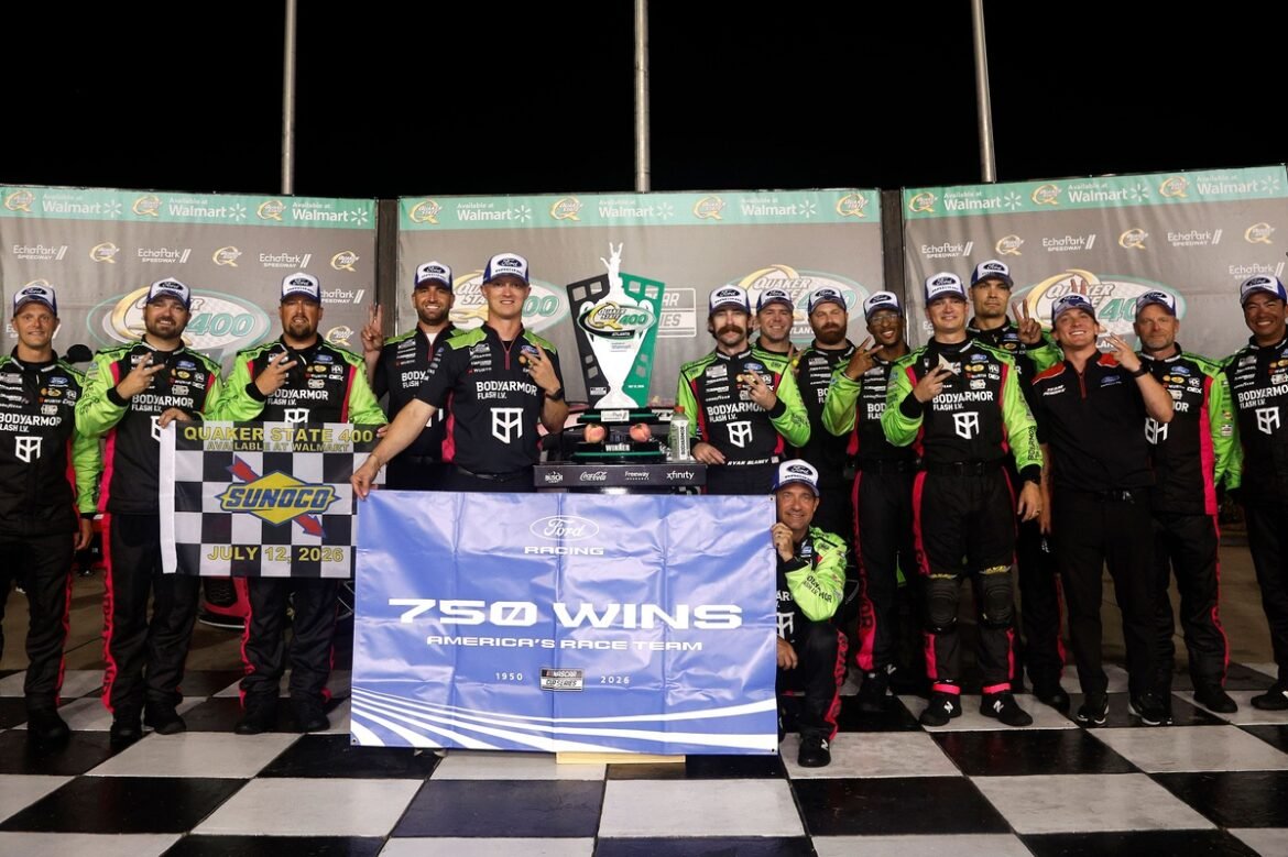 História foi feita na corrida da NASCAR Cup em Atlanta