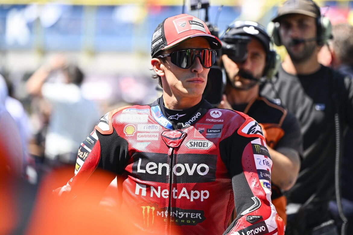 Marc Márquez enfrenta o melhor piloto de moto do mundo no encontro entre MotoGP e Tour de France.