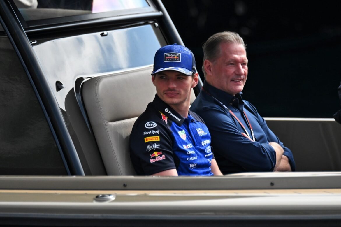 Marko se esquiva de comentar sobre encontro com Jos Verstappen e Vermeulen.