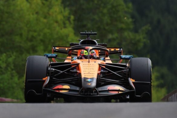 Max Verstappen é o mais rápido na Q1, superando Lewis Hamilton.