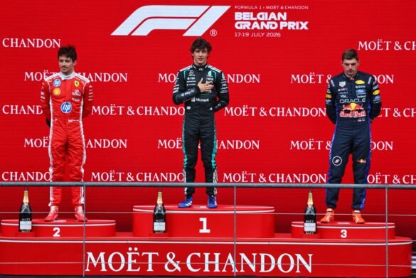 Mekies elogia o motor da Mercedes e reconhece a desvantagem da Red Bull nas retas.
