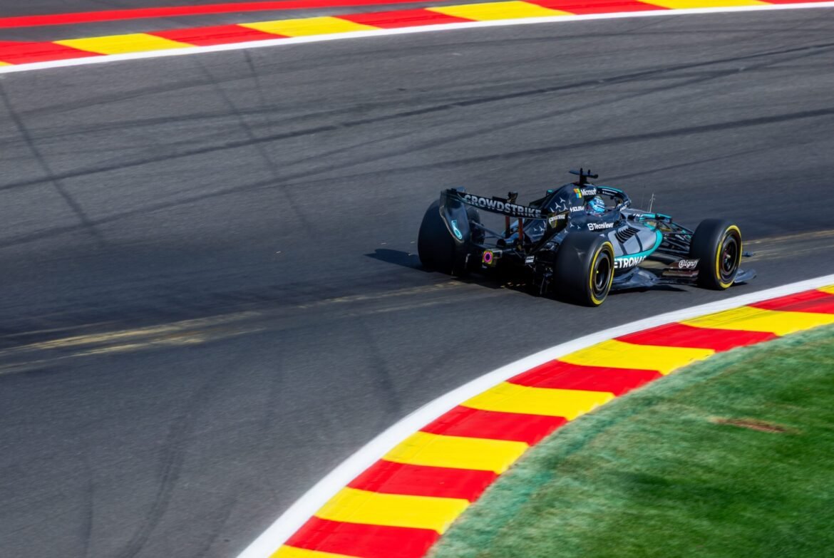 Mercedes investiga a queda de velocidade de Russell nas retas no Brasil.