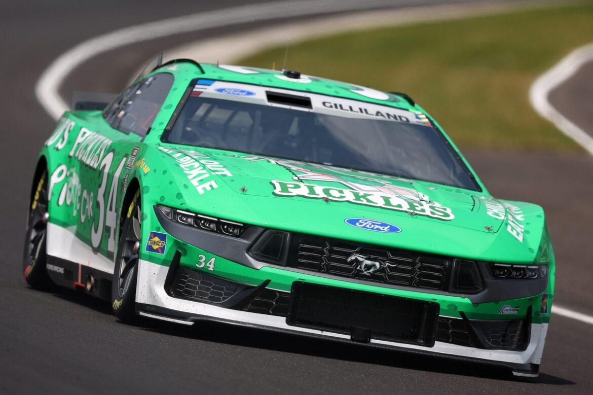 "Meu coração estava acelerado" enquanto Todd Gilliland conquista $1 milhão em uma grande surpresa na NASCAR.