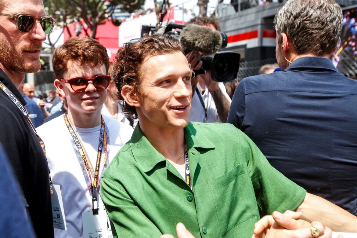"Novo Dia" capacete para Tom Holland