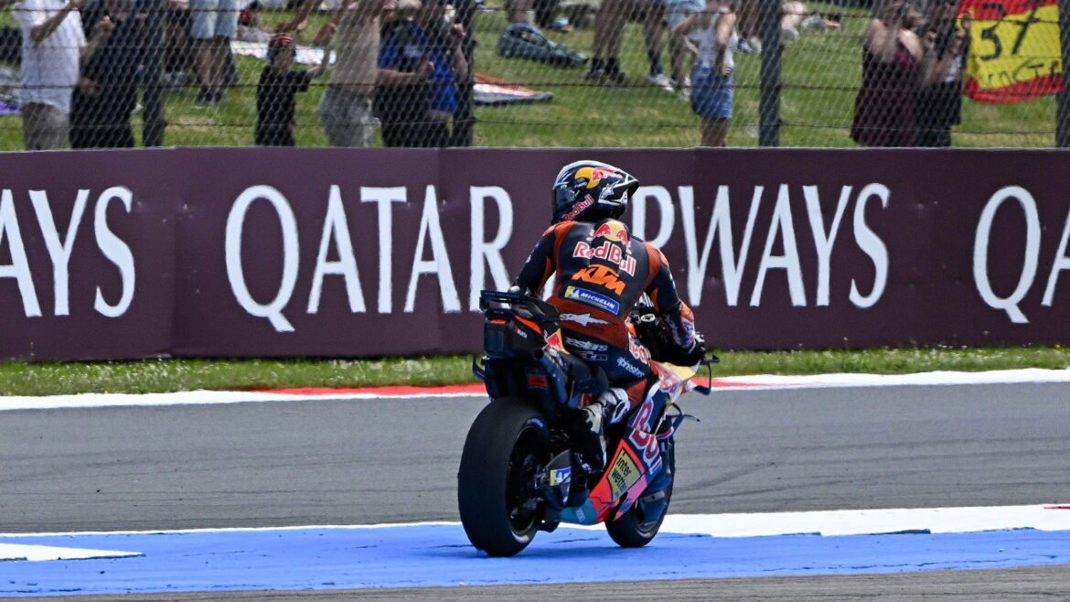 Pedro Acosta está apto para o MotoGP da Alemanha após cirurgia recente.