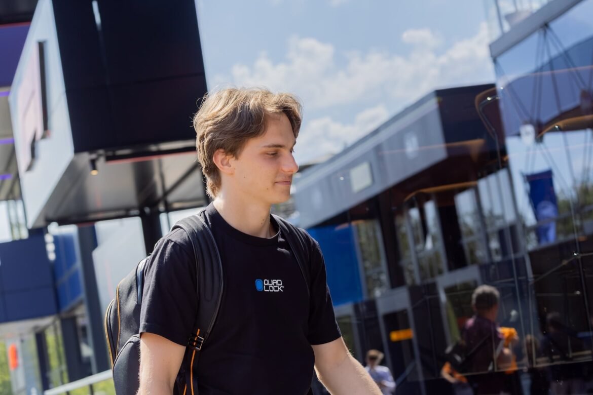 Piastri desmente especulações sobre a transferência de Verstappen para a McLaren com uma palavra.