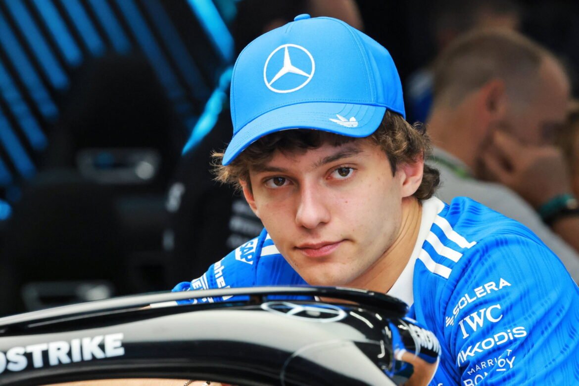 Por que a lenda do MotoGP Valentino Rossi está apoiando Kimi Antonelli em vez da Ferrari na F1 2026