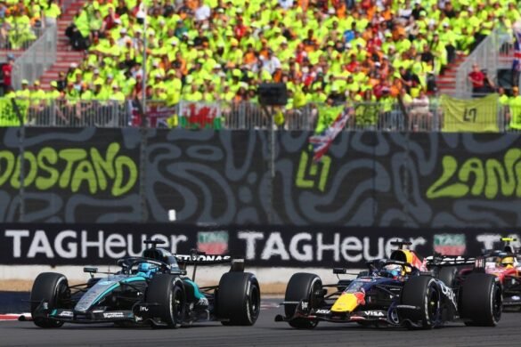 Red Bull volta ao aerofólio traseiro convencional na Bélgica após preocupantes acidentes de Max Verstappen.