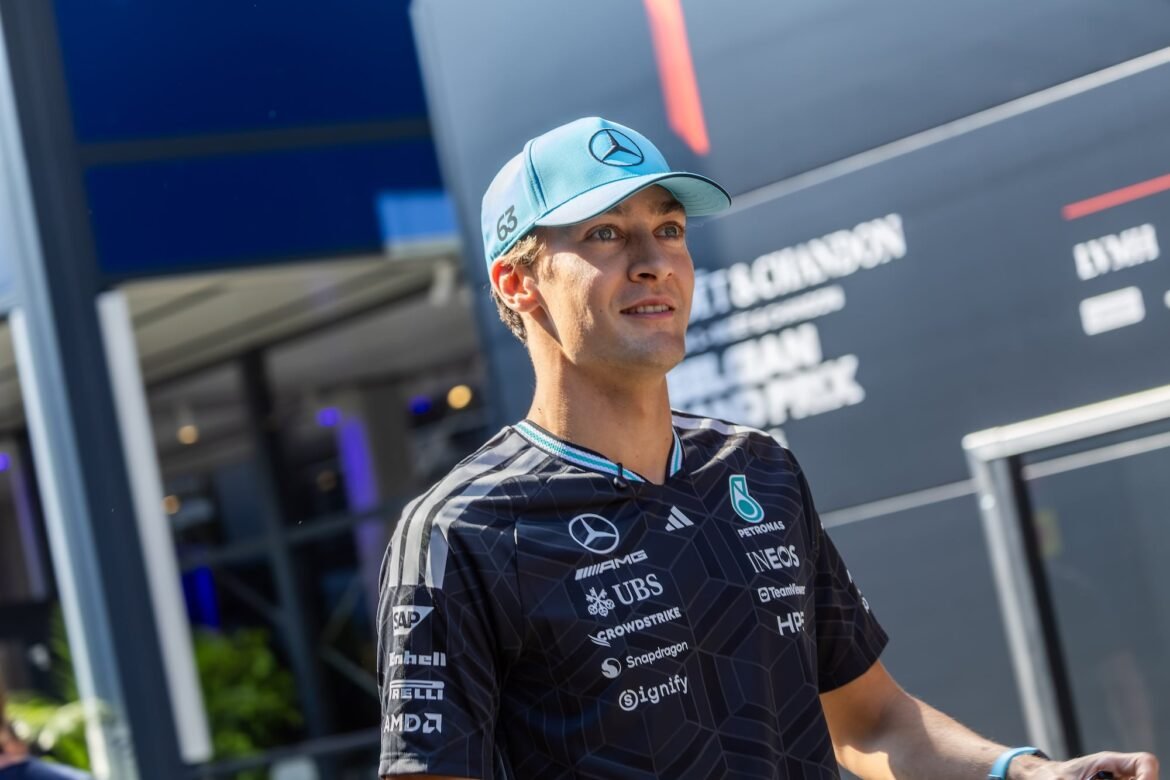 Russell comenta sobre sua fase na Mercedes utilizando uma metáfora da Mona Lisa.
