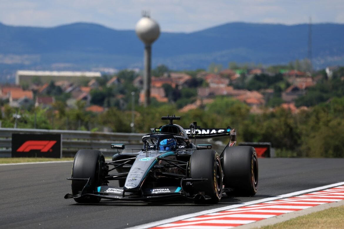 Russell deixa carro após classificação devido a problema na Mercedes.