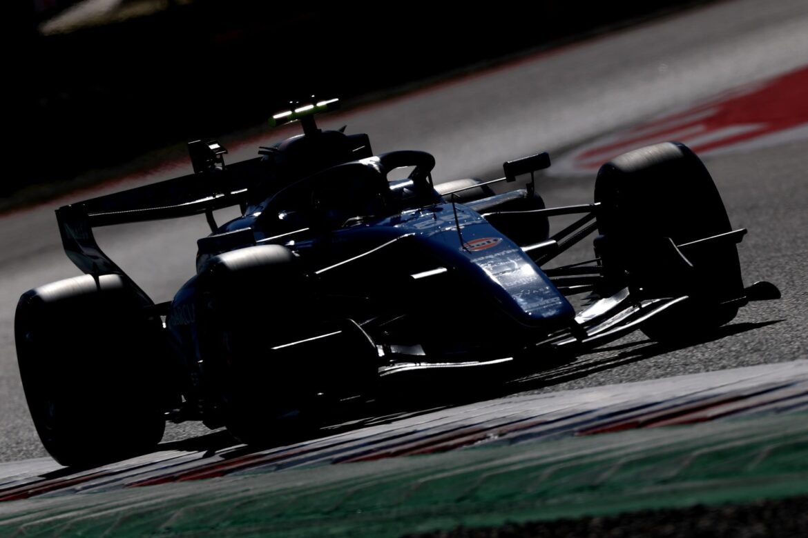 Sainz pede regras mais rígidas após colisão de Verstappen no GP da Áustria.