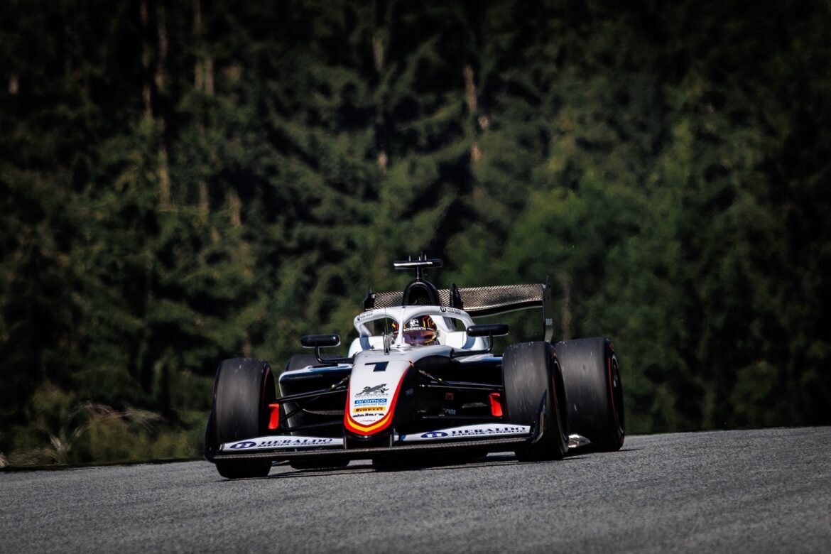 Slater conquista sua primeira pole na F3 em casa, no Silverstone – Feeder Series