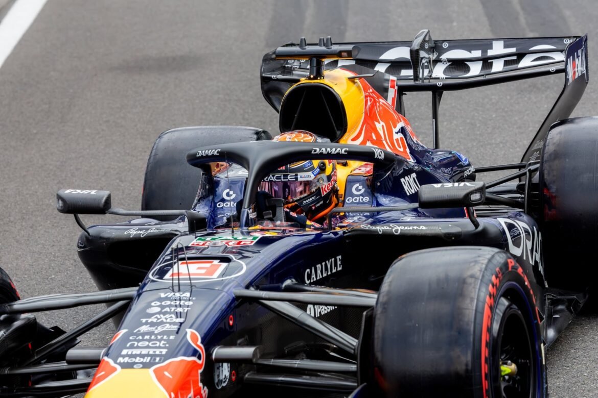 Verstappen reduz a importância das saídas na Red Bull e demanda a procura por novos talentos.