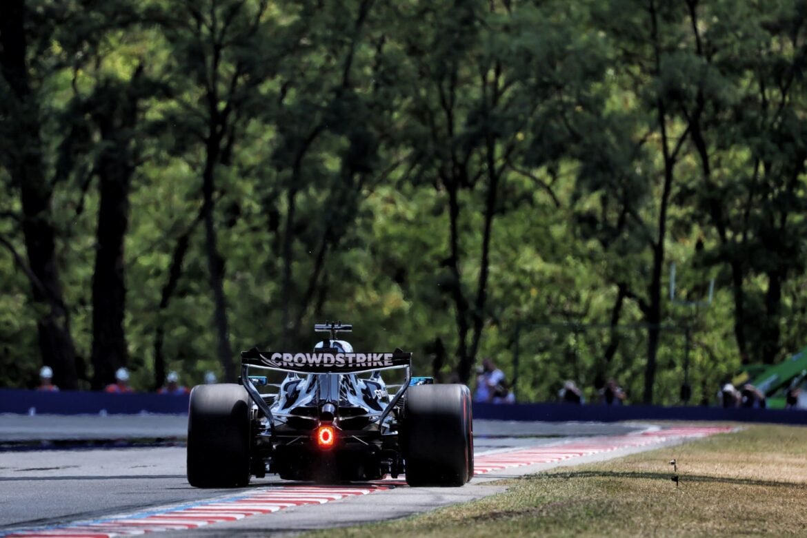 Wolff afirma que "não estou satisfeito" após mais um problema de Russell na Hungria.