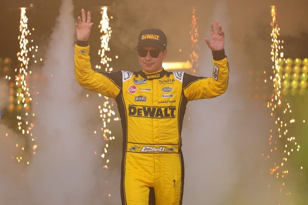 A tão esperada crítica de filme de Christopher Bell sobre 'Days of Thunder' finalmente chegou!