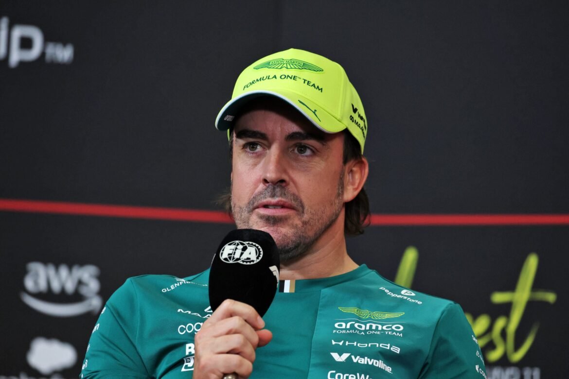 Aston Martin espera decisão de Alonso para 2027.